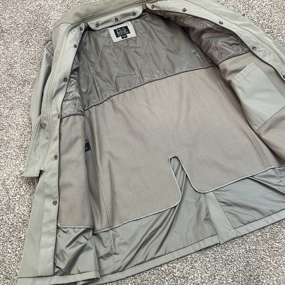 Jos A Bank Lined Trench Overcoat  Mens 46R Travelers Collection beige EUC - Picture 8 of 11